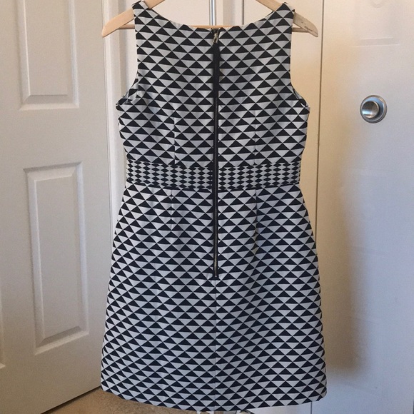 Fun geometric print dress - Picture 2 of 2